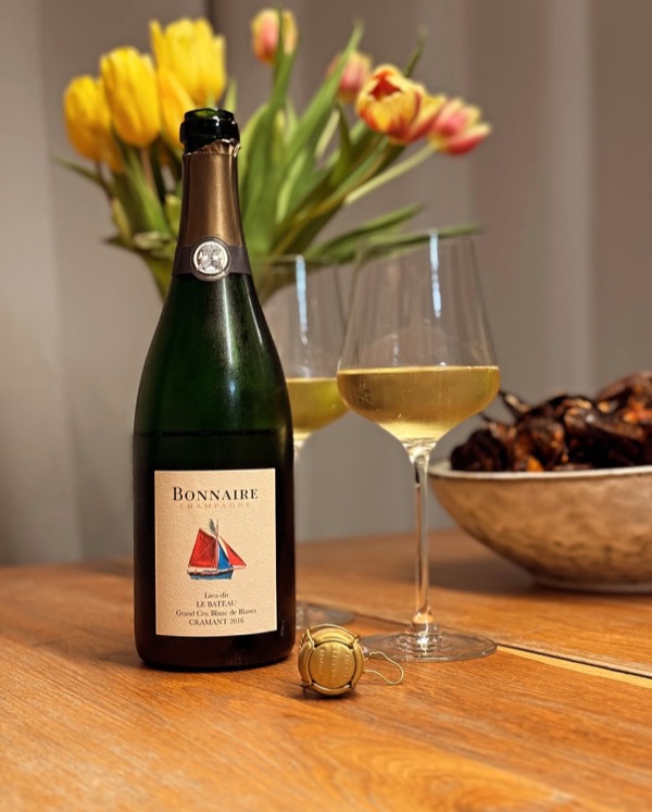 Heute ging’s mit dem @bonnaireclouet - Le Bateau - Cramant 2016 direkt auf eine kleine Zeitreise – oder besser gesagt: auf einen Törn in die…