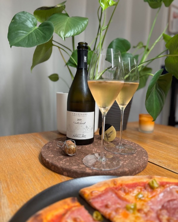 Manchmal hat man einfach so einen Abend: 
Keine Lust zu kochen, wenig Energie – also greift man zum Lieferdienst. 🍕

Pizza Diavolo – scharf, fettig…