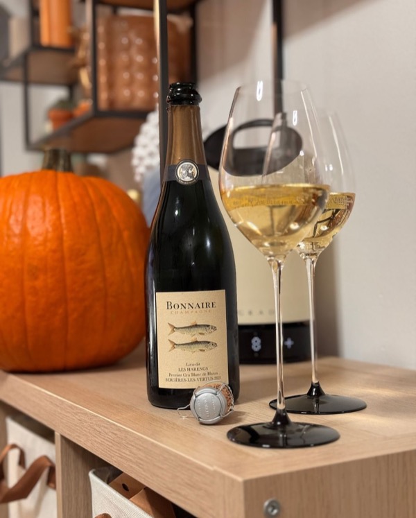 Pünktlich zum Global Champagne Day – und zum Start in die Herbstferien – kam gestern ein Paket von @bonnaireclouet an.

Den „Les Harengs 2021“ habe…