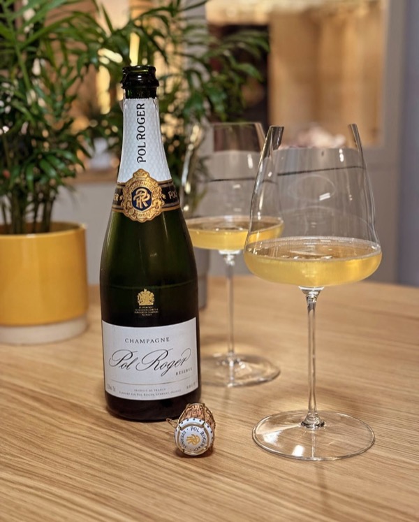 Am 12. Dezember hatte ich diesen Champagner schon einmal – damals mitten in der Weihnachtszeit, begleitet von Marzipan und Schokolade. Das Pairing…
