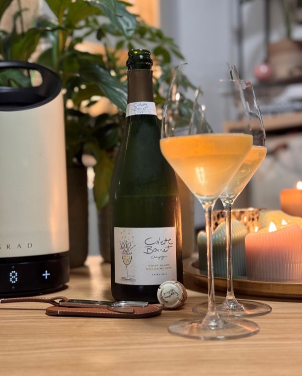 Als ich letzten Herbst die erste Flasche von @champagnecolettebonnet geöffnet hatte, war mir sofort klar: Davon muss ich alles probieren. Es gibt…