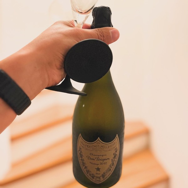 Heute geht es nicht um Verkostungsnotizen.
Nicht um Rebsorten, Terroir oder Dosage.
Heute geht es um einen Moment.

Full House bis zum Nachmittag.…