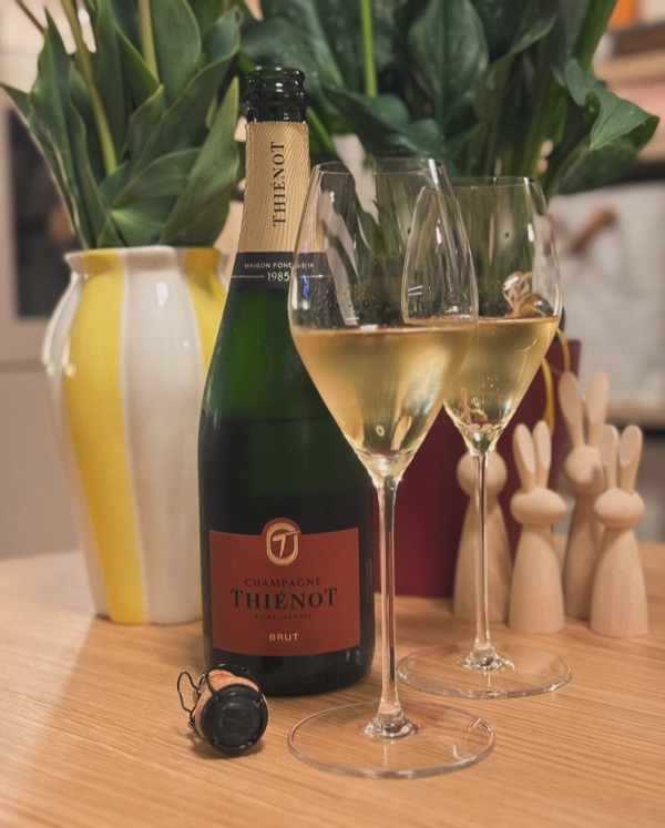 @champagnethienot Brut im Glas – klar, präzise, schön trocken.
Und dann zaubert meine Tochter spontan ein schnelles Schokomousse im Thermomix.…