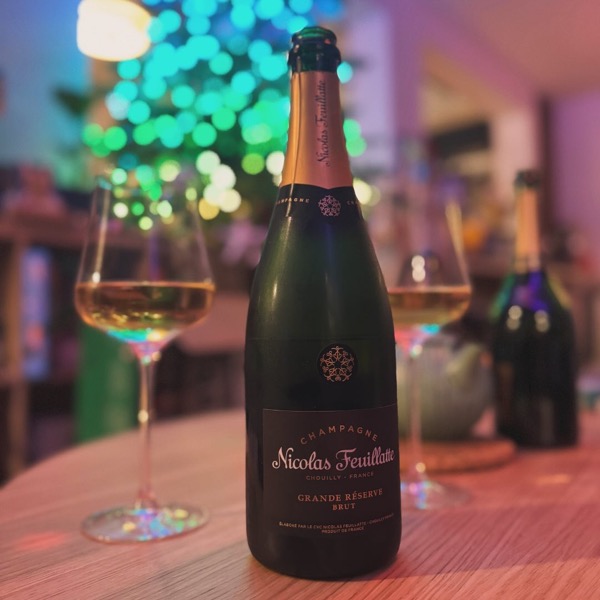 Am 13. Dezember 2024 habe ich mir abends den @nicolasfeuillatte - Grande Réserve Brut eingeschenkt. Kein besonderer Anlass, einfach Lust auf ein Glas…