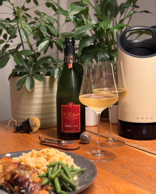 Manchmal muss es einfach „Comfort Food“ auf höchstem Niveau sein. 🍗🥂

Gestern Abend gab es kross gegrillte Hühnerbrust (natürlich mit Haut!), dazu…