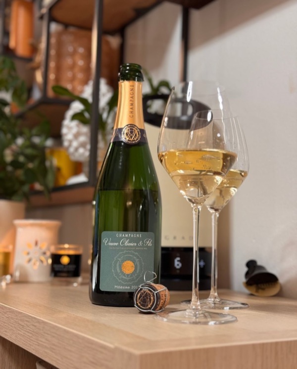 Ein gemütlicher Nachmittag mit ein bisschen Zeit für den @veuve_olivier_et_fils – Millésimé 2018, getrunken aus meinen @riedel_official Dom Pérignon…