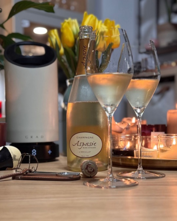 Mit dem Blanc de Blancs Brut von @champagneaspasie habe ich hier einen wirklich spannenden Exoten.

Dieser Blanc de Blancs besteht zu 100 % aus…