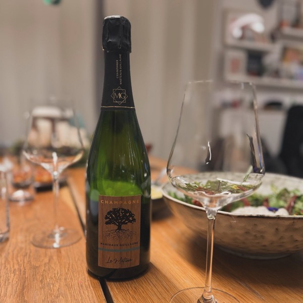 Heute ist Heiligabend, aber bei uns läuft’s ein bisschen anders. 🎅 Wir feiern Weihnachten „amerikanisch“ – die große Bescherung gibt’s erst morgen…