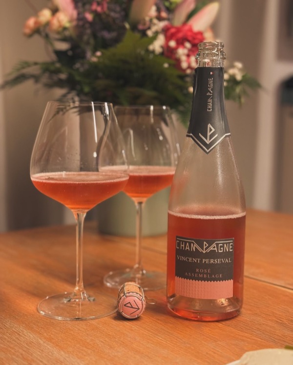 Heute sollte zu unseren mexikanischen Wraps ein Champagner her, der mit Schärfe, Würze & Frische umgehen kann – und meine Wahl fiel auf den…