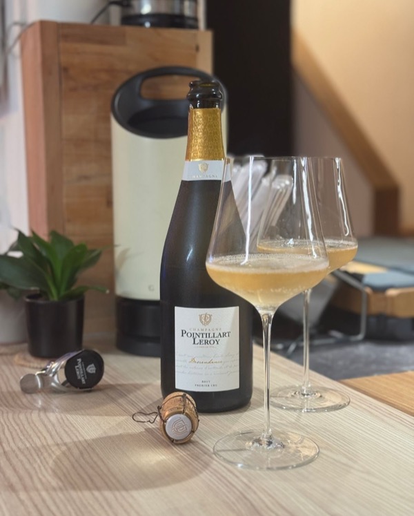 Nachdem es gestern mit der ersten Flasche von @champagne.pointillart.leroy losging, haben wir direkt die nächste geöffnet:

Descendance – Brut…