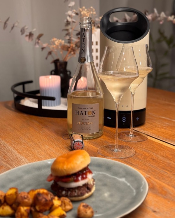 Manchmal entstehen die besten Kombinationen aus purem Hunger – gestern Abend gab’s kleine Mini-Burger mit Rindfleisch, Jalapeños, Zwiebeln, Tomaten…