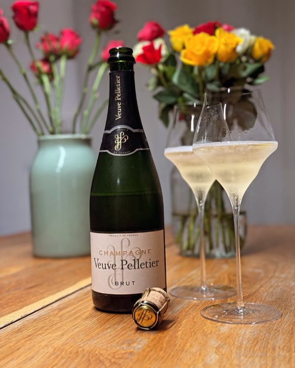 Beim Metro für 17,99 € mitgenommen – und wie immer gilt: Ich will jeden Champagner probieren. 🥂

Nach meiner positiven Überraschung mit Gruet (der…