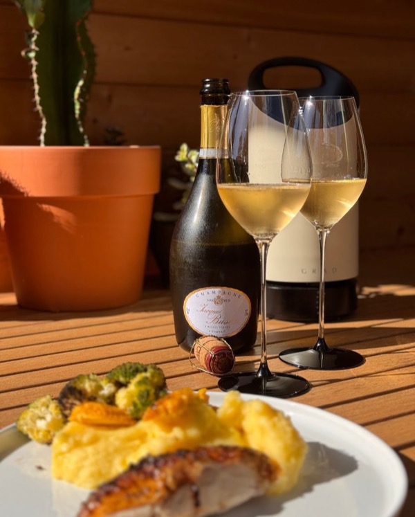 Zum Grillhendl gab es gestern @champagnejacquesbusin – Vieilles Vignes: Rotisserie-Huhn mit Kartoffelpüree, gegrilltem Mais und Brokkoli – ein…