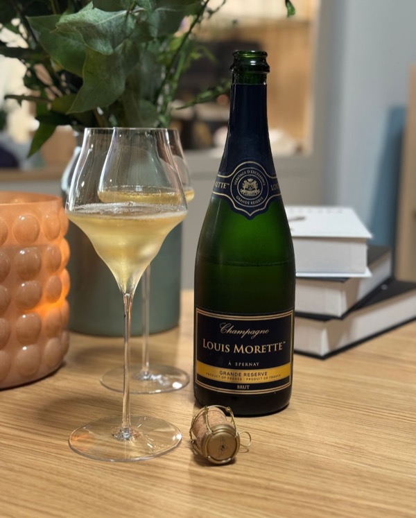 Schon ein paar Tage her – aber dieser hier hat einen Post verdient: @louismorette – Grand Réserve Brut. Gekauft bei Hofer (17,99 €), ohne Erwartung.…
