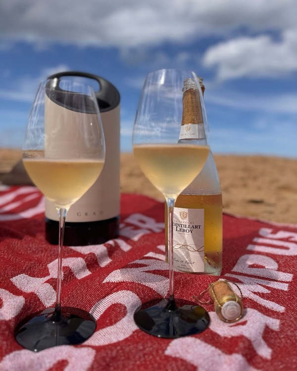 Ich hatte das gar nicht geplant – aber tatsächlich ist seit dem 5. August kein neuer Post mehr online gegangen. 

Champagner getrunken? Ja. 
Fotos…