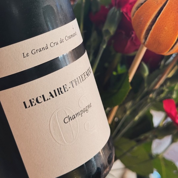 Nach einer stressigen Woche habe ich heute zum ausgiebigen, fruchtigen Frühstück den @champagneleclairethiefaine - Cuvée 03 Constantin Grand Cru de…