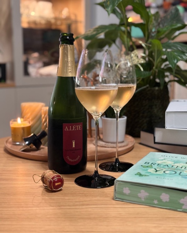 Was tut man eigentlich mit einem Buch, wenn es fertig geschrieben ist – aber man noch nicht weiß, ob Verlag, Agentur oder doch Self-Publishing?…