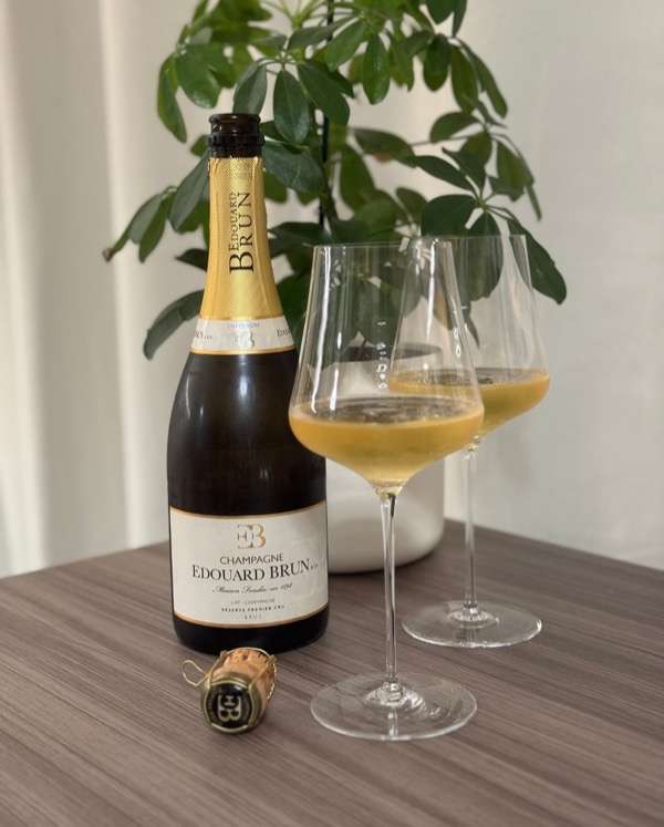 Heute gab es den Réserve Brut von @champagne_edouard_brun . 
Ein klassischer Allrounder mit Charakter aus Épernay 

• 🍇 75 % Pinot Noir, 25 %…
