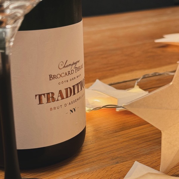 Gerade habe ich mal 12 Monate in meinen Fotos nach hinten gescrollt, um mich zu erinnern, was wir letztes Jahr am 24.12. getrunken hatten. Es war der…