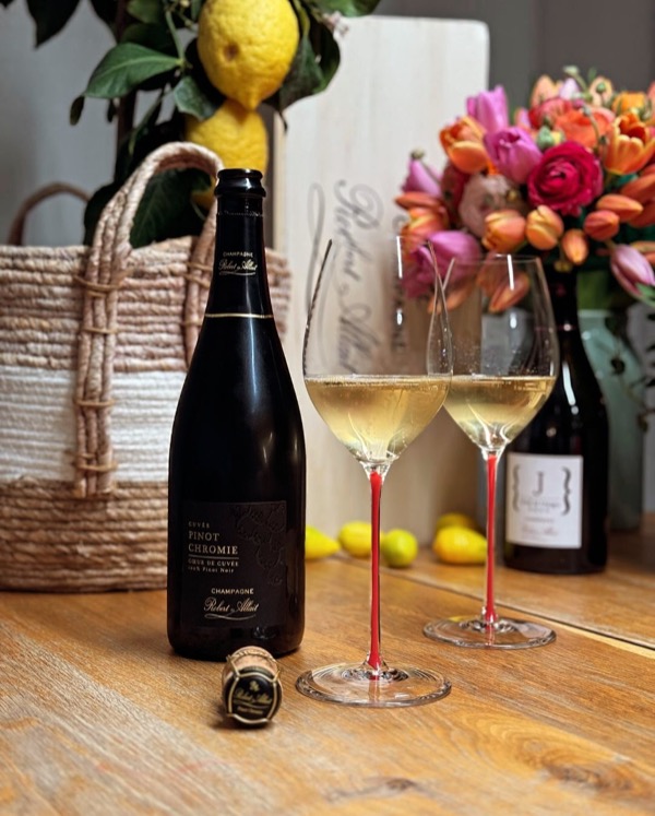 @champagnerobertallait - Pinot Chromie - Cœur de Cuvée - 100 % Pinot Noir – weiniger geht’s kaum 🍷

Heute mal ohne Pairing. Einfach ein ruhiger…