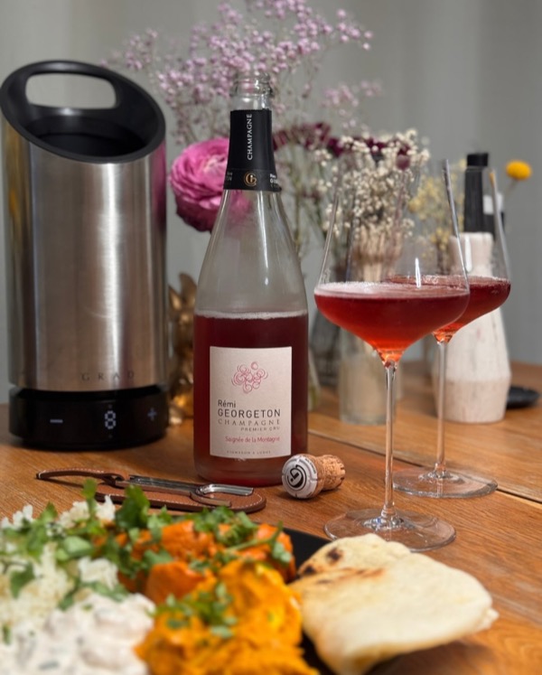 Bei uns kommt ja regelmäßig indisch auf den Tisch, und dieses Mal gab es das volle Wohlfühl-Programm: Butter Chicken, Royal Paneer, erfrischendes…