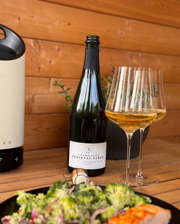 Ein Montagabend wie aus dem Lehrbuch.
 
Lauwarmer Brokkoli-Salat mit Honig-Senf-Dressing. 
Dazu frischer Lachs – gegrillt, mit etwas Zitrone.

Und im…