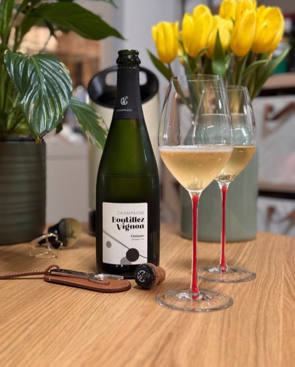 Heute machen wir die Bühne frei für den Ostinato von @champagne_boutillez_vignon . Wer Villers-Marmery kennt, weiß, dass der Chardonnay hier oft die…