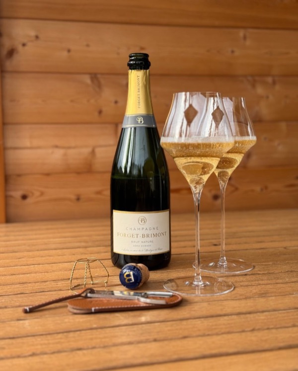 Eigentlich wollte ich nur kurz in die Sonne – trotz frostiger 0 Grad war es auf der Terrasse erstaunlich angenehm.

Also eine Flasche mit…