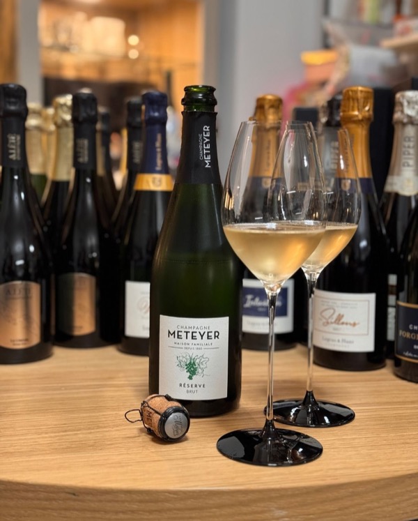 Gestern mal kein Experiment, sondern ein gemütlicher Abend, an dem ich die vielen Neuankömmlinge in meinem Weinkeller durchgeschaut habe – dazu ein…