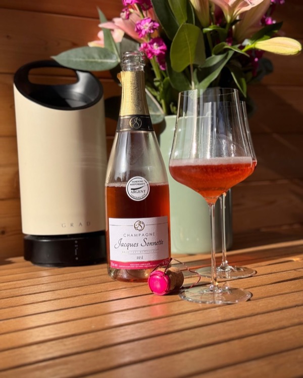 Letzte Woche gab’s nochmal einen dieser goldenen Herbsttage – Sonne, blauer Himmel, 20 Grad. 
Also ab in die Sonne, Flasche auf, ganz spontan, mitten…