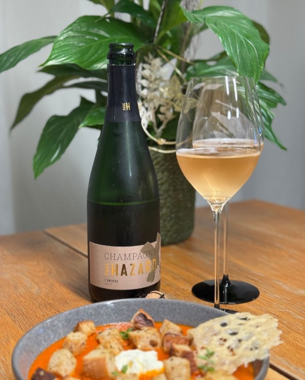 Gestern Abend gab’s eine frisch gekochte Tomatensuppe – aromatisch, mit einer leichten Schärfe. Dazu Croutons aus frischem Baguette, geschwenkt in…