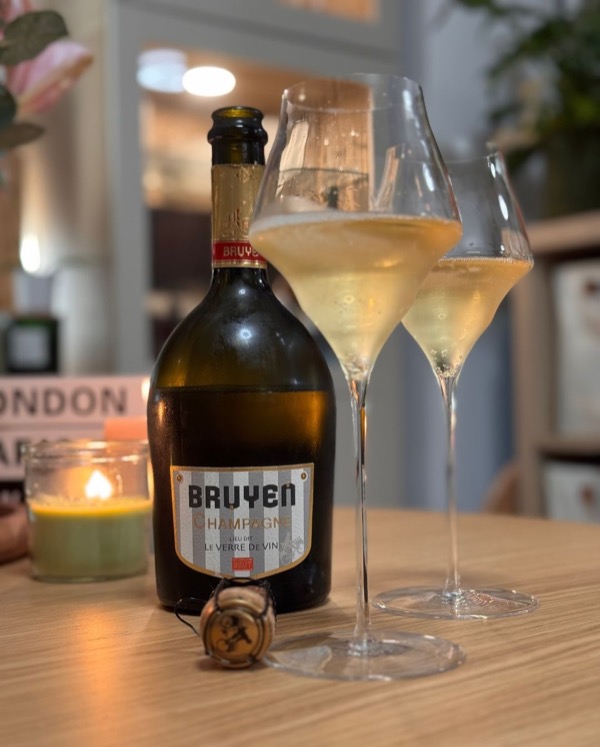 Der @champagnebruyen – Le Verre de Vin Parcellaire hat Charakter – und das merkt man sofort.

Ein 100 % Pinot Meunier aus einem alten Weinberg von…