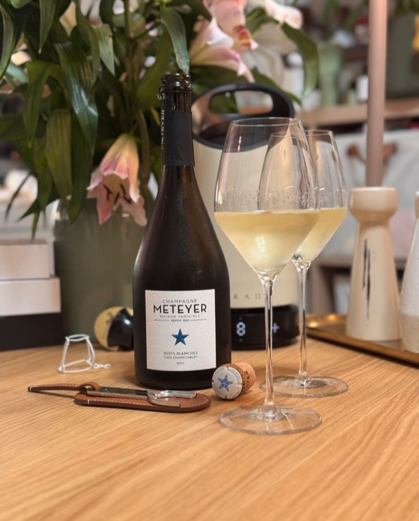 Ich habe mich in den letzten Monaten fast durch das gesamte Portfolio von @champagne_meteyer probiert und ich muss ehrlich sagen: Der Nuits Blanches…