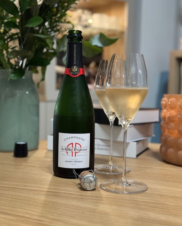 Achille Princier – Grande Réserve Brut. Ohne Glamour. Aber ehrlich. 🍾🕯️🥂

Heute mal keine große Story, keine Winzerlegende, keine eigene Website,…