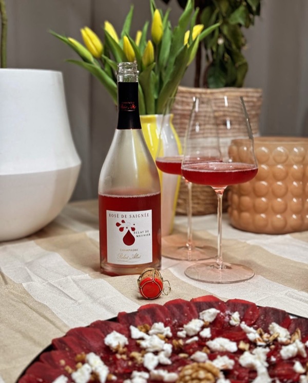 Heute war’s mal andersrum.

Nicht: Was koche ich heute – und welcher Champagner passt dazu? 
Sondern: Welcher Champagner wartet im Keller – und was…