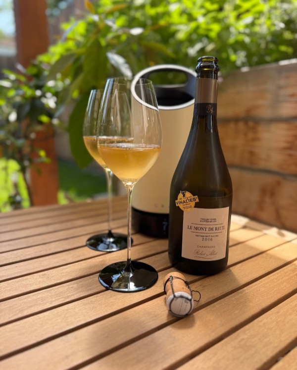 @champagnerobertallait – Le Mont de Reuil 2016 

Ein Champagner, den ich inzwischen in drei ganz unterschiedlichen Settings probiert habe – und jedes…