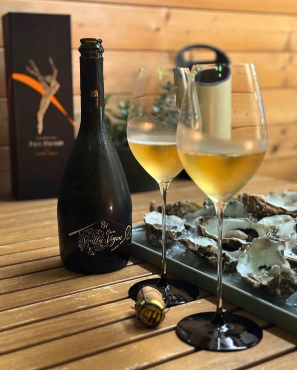 Ein lauer Sommerabend, eine Platte voller Austern auf Eis.

Drei Vinaigrettes standen bereit – aber ich war mir nicht sicher, welcher Champagner dazu…