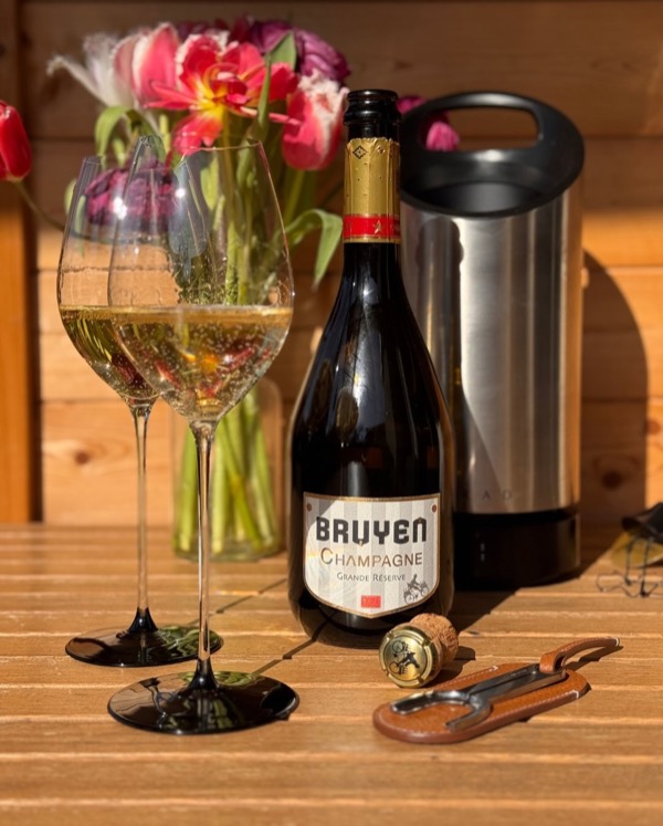 Die Terrassen-Saison für Business-Meetings ist eröffnet! ☀️🥂

Es beginnt wieder die Zeit, in der es warm genug ist, um lockere Geschäftstermine…