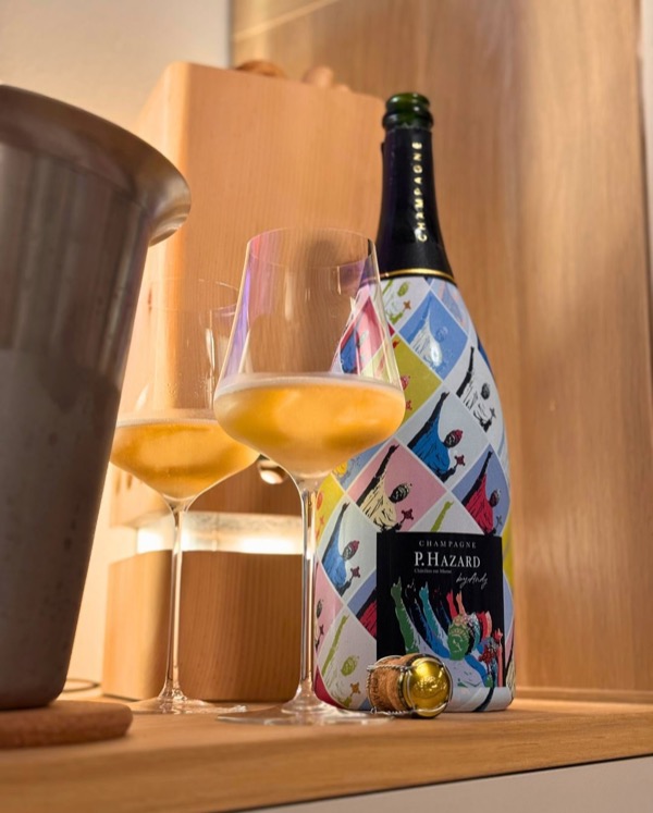 Ich hatte sie ja schon einmal – die Magnum „Brut Tradition – by Andy“ von @champagnepaulhazard.

Damals am Vatertag, mit langem Frühstück,…