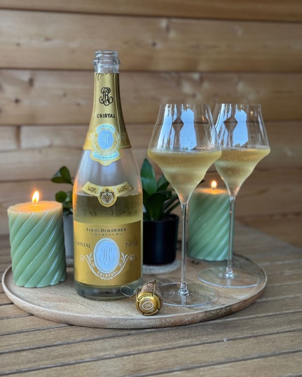 Vier Monaten lang lag er im Kühler. 
Immer wieder hab ich überlegt: 
Ein Geburtstag? Ein Hochzeitstag? Ein besonderer Erfolg? 
Aber irgendwie war…