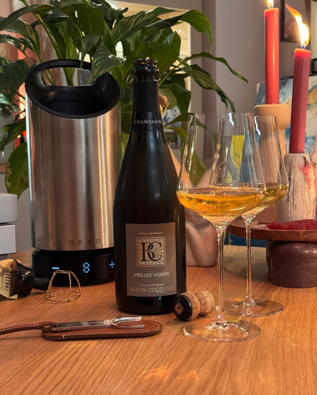 Heute gibt’s einen Champagner aus der Côte des Bar. Mal wieder „Vieilles Vignes“ also alte Reben. Der Vieilles Vignes 2017 von @champagnebinoncoquard…