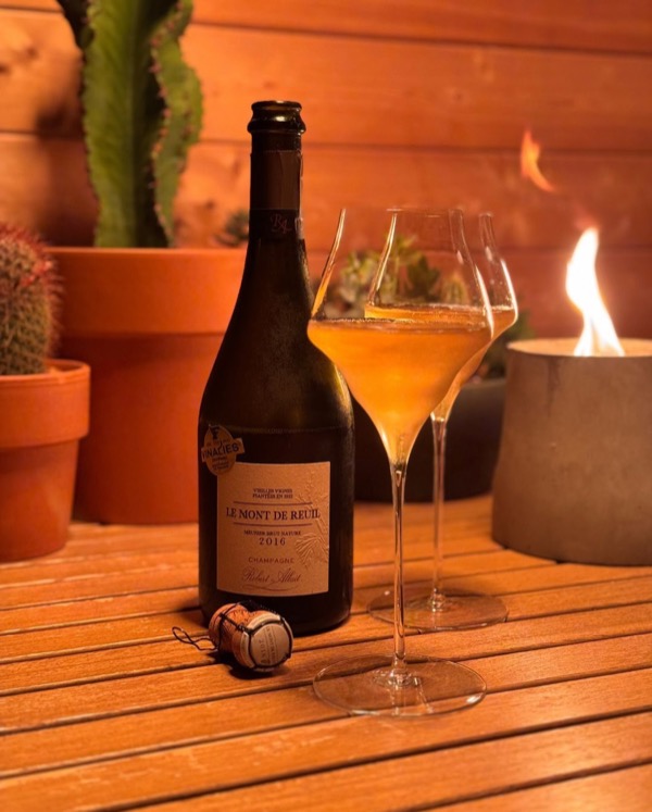 Manche Flaschen begleiten einen immer wieder – egal ob drinnen oder draußen, allein oder mit Freunden.

Der Le Mont de Reuil 2016 von…