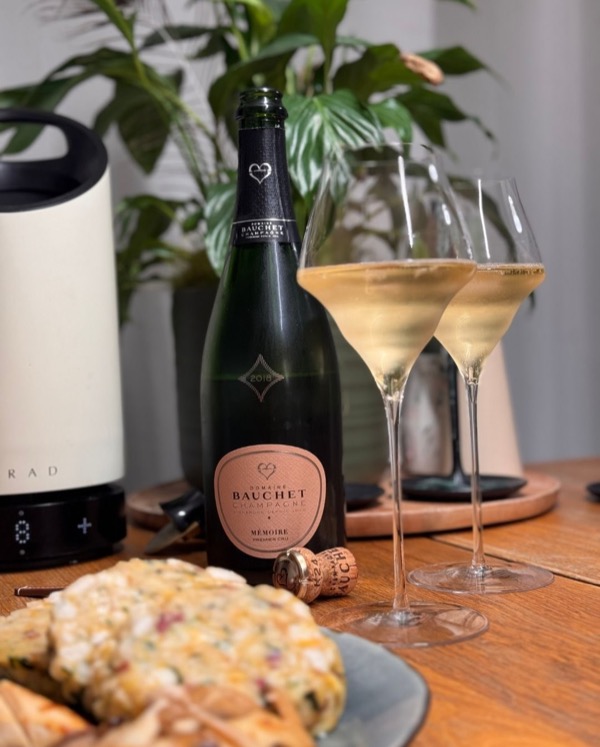 Der Mémoire 2018 von @domainebauchet schien mir ein Champagner zu sein, der ein passendes Pairing verdient hat.

Daher habe ich ihn gestern zu…