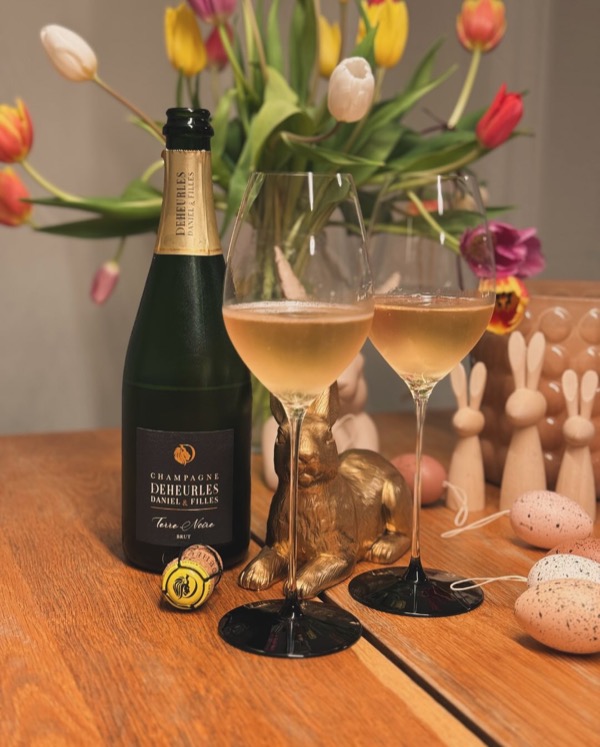 Vormittags das Haus voller Kinder – laut, wild, schön. Stück für Stück wurden sie wieder abgeholt. 
Nachmittags bei Freunden versackt. 
Und abends…