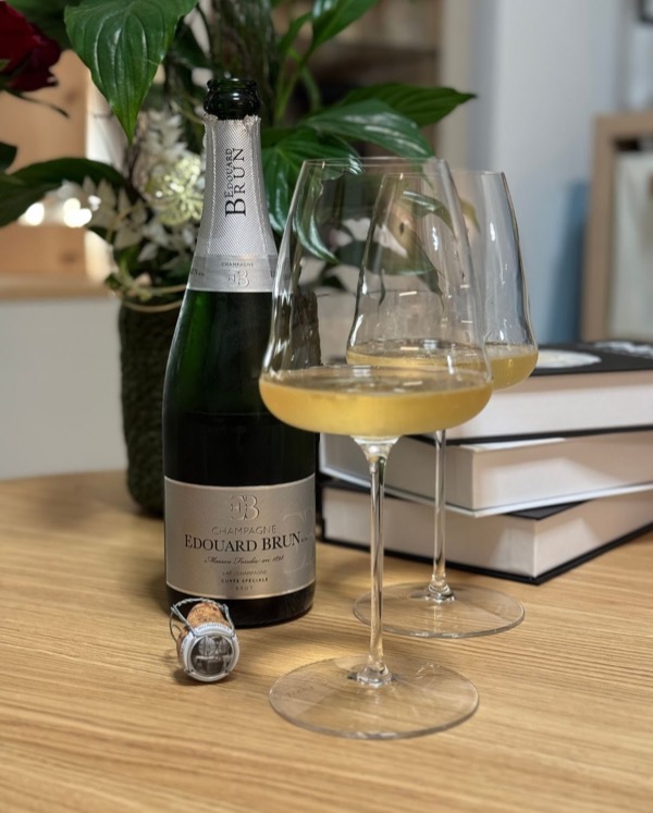 Cuvée Spéciale Brut von @champagne_edouard_brun . Ein Champagner, der bewusst leicht und unkompliziert angelegt ist – frisch, ausgewogen und ideal…
