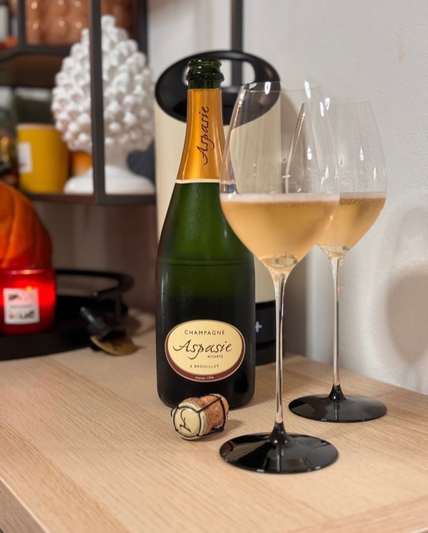 Nach einigen charakterstarken Flaschen in den letzten Tagen wollte ich gestern einfach etwas Klassisches. 

Etwas, das nicht analysiert werden will –…