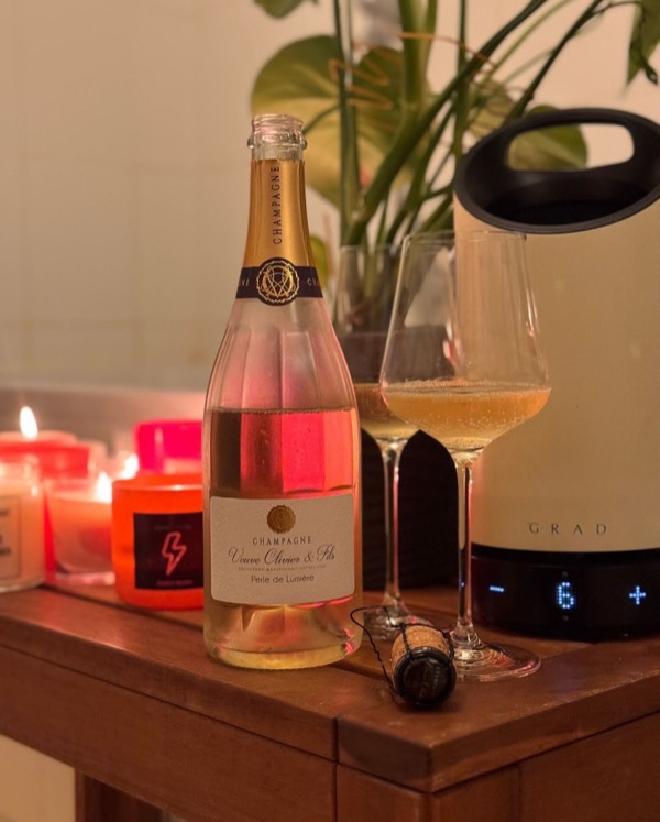 Champagner & Badewanne mit der Liebsten – klingt nach einem romantischen Abend, und ja, das war es auch.

Aber wenn man ehrlich ist, wird es unter…