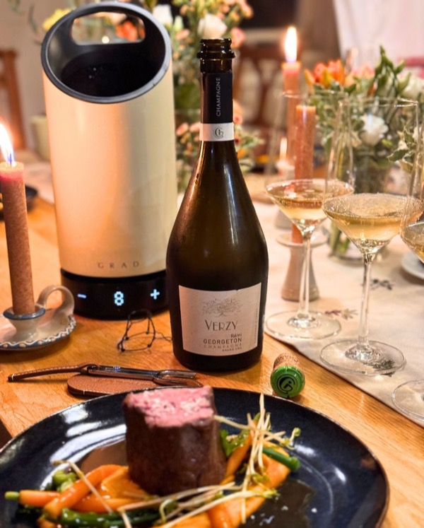 Nach der grandiosen Tom Kha gab es als Hauptgang nun Rinderfilet mit Karotten-Ingwercreme, wildem Brokkoli und Thymianjus.

Hier braucht es Struktur,…