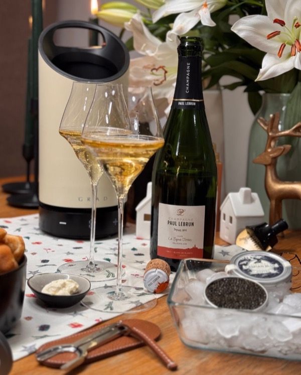 Unser Weihnachtsbrunch am 24.12. war dieses Jahr reduziert auf das Wesentliche.

Osetra Kaviar von @caspianbluecaviar und dazu der…