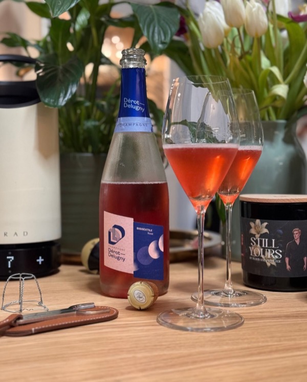 Hier habe ich einen ganz besonderen Rosé göffnet: den „Bissextile“ von @derotdelugny .

Der Name ist hier Programm, denn dieser Rosé d’Assemblage…